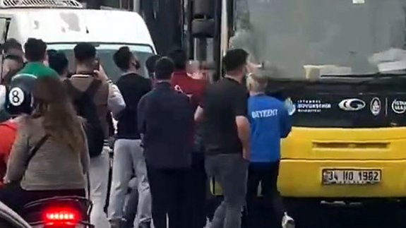 Trafik magandaları yine terör estirdi: İETT şoförüne yumruklu saldırı