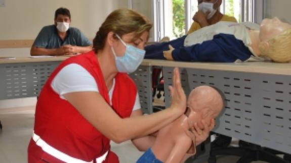 'İki hareketle boğazına cisim kaçan çocuğun hayatını kurtarabilirsiniz'