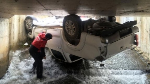 5 gündür aranan doktor, menfeze düşen otomobilinde ölü bulundu