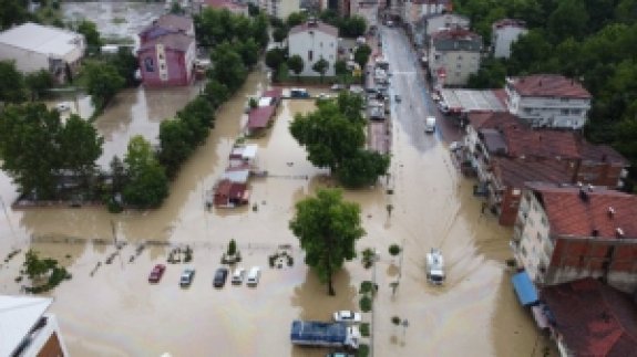 Bartın’da Sağanak; Yollar Göle Döndü, Evleri Su Bastı