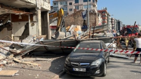 Kadıköy'de Binanın Yıkımı Sırasında Çökme