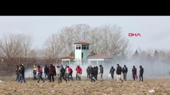 Pazarkule'de polis ve jandarma göçmenleri uzaklaştırıyor