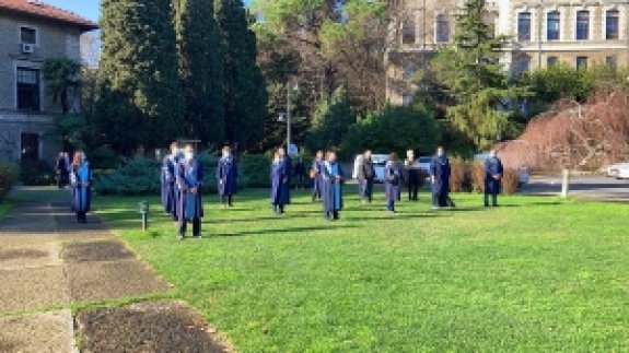 Boğaziçi Üniversitesi’nin öğretim üyeleri, bugün bir kez daha okulda toplanarak yeni rektörü protesto etti