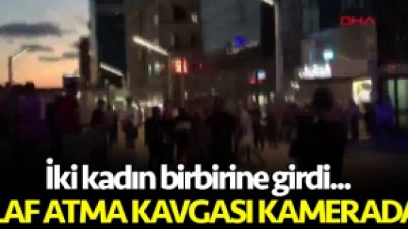 İki kadın Taksim'de kavga etti!