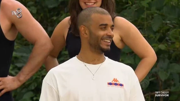 Survivor'da Efecan’ın Eşi Duygu, Semih’i Görünce Şoke Oldu!