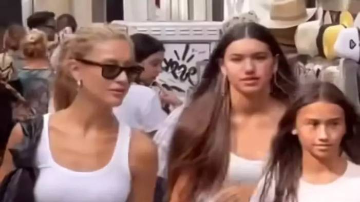 Adriana Lima'nın kızlarıyla alışveriş yapan Çağla Altunkaya'nın milyonluk yüzüğü dikkat çekti