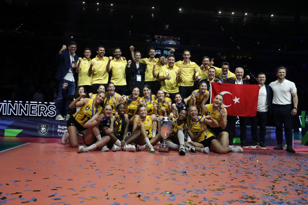 CEV Şampiyonlar Ligi şampiyonu Vakıfbank yurda döndü