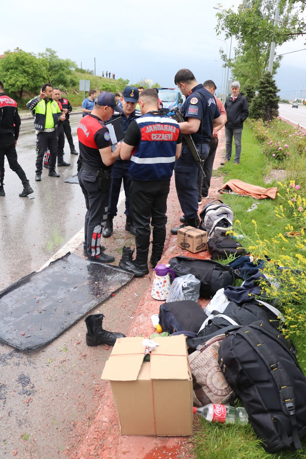 Afyon'da Jandarma midibüsü kaza yaptı: 5 yaralı