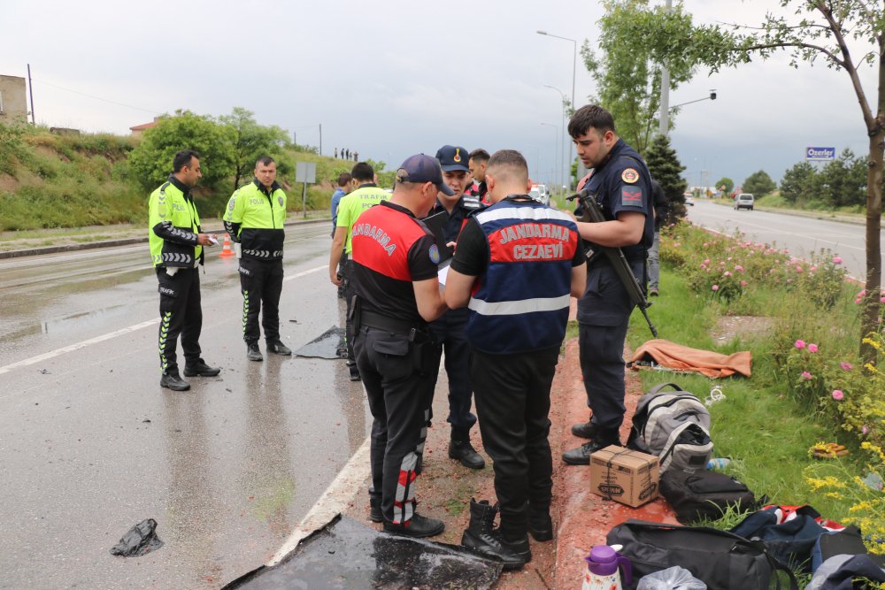 Afyon'da Jandarma midibüsü kaza yaptı: 5 yaralı