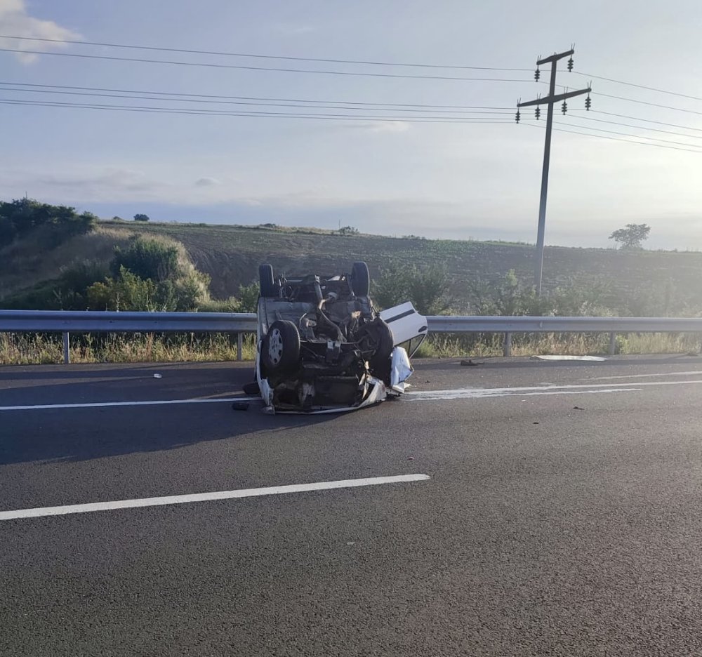 Edirne’de otomobil takla attı 3 kişi yaralandı