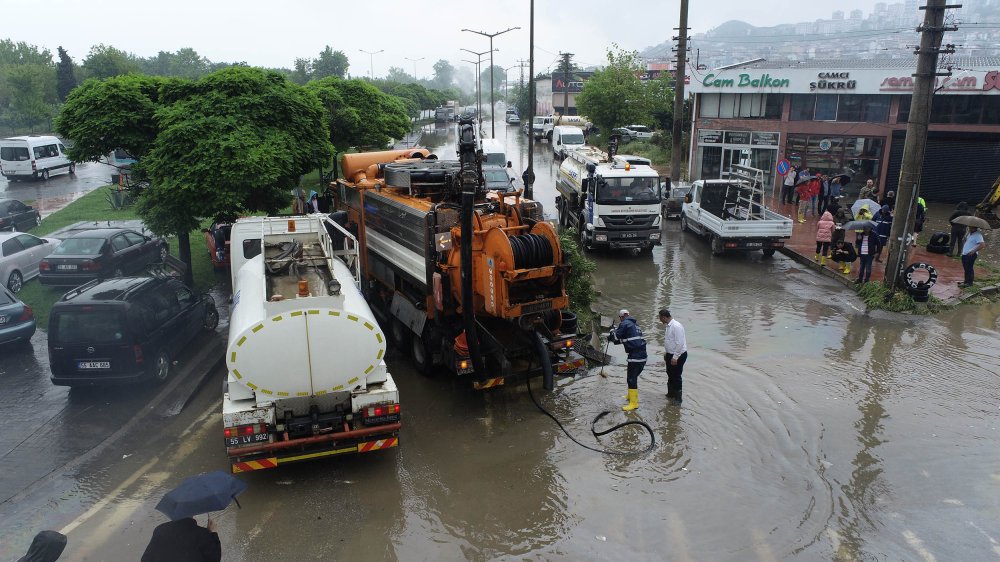 Samsun'a 1 aylık yağmur 5 saatte yağdı