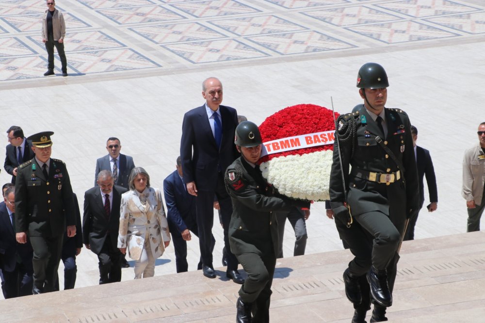 TBMM Başkanı Kurtulmuş'tan Anıtkabir'e ziyaret