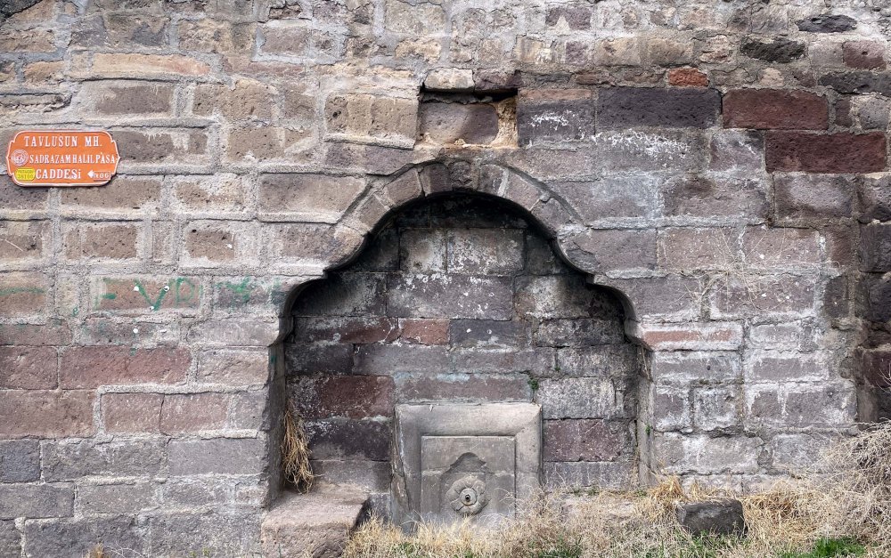 Tarihi çeşmeler kaderine terk edildi