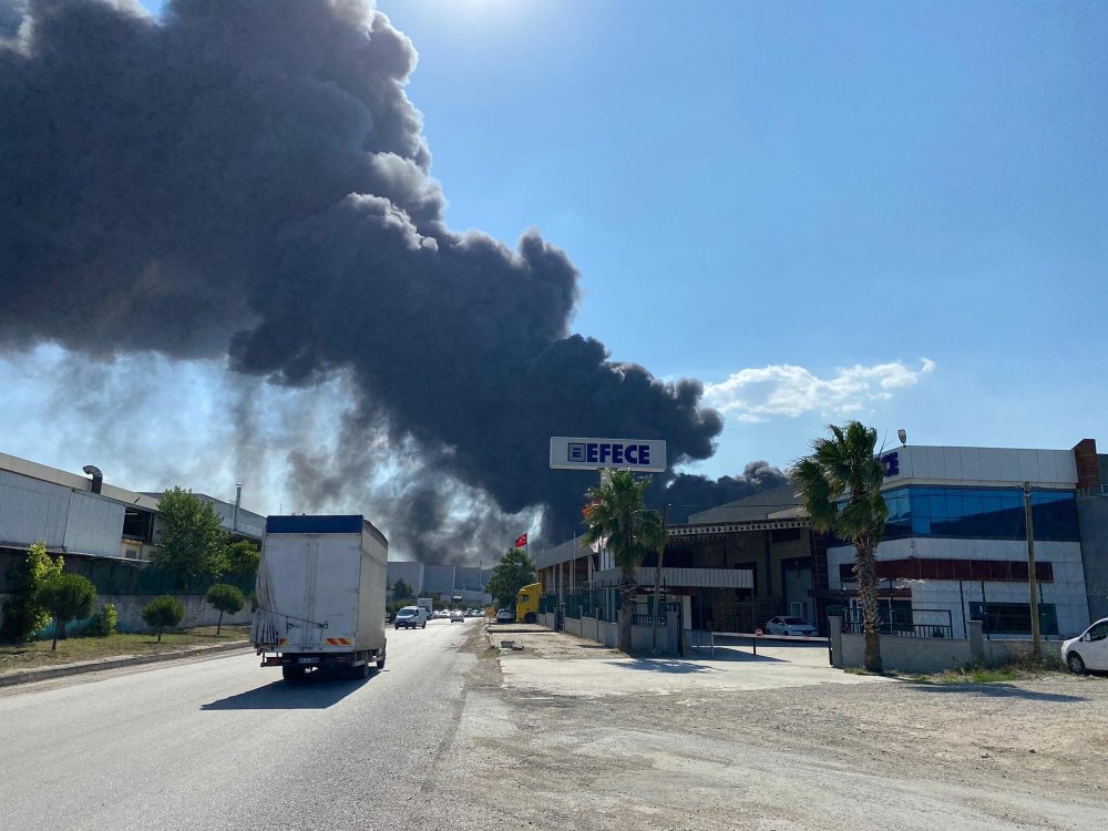 Geri dönüşüm tesisinde korkutan yangın