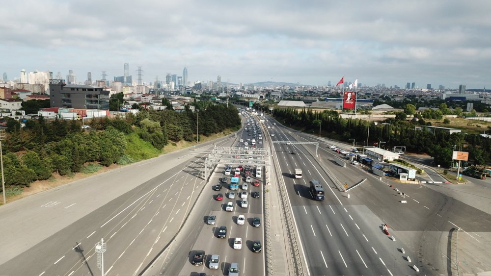 Bayram tatili trafik yoğunluğu sürüyor