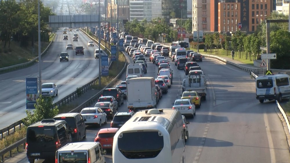 Bayram tatili trafik yoğunluğu sürüyor