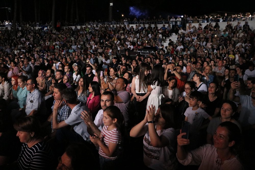 Melek Mosso, Tekirdağ'da yeniden sahne aldı