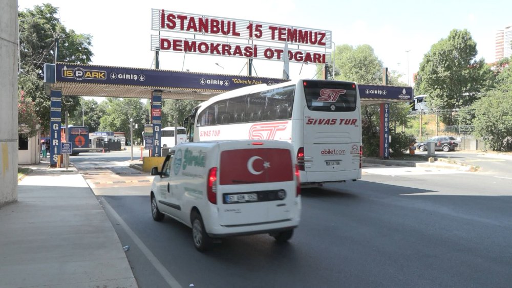 Otogarlardaki tatil yoğunluğu sürüyor