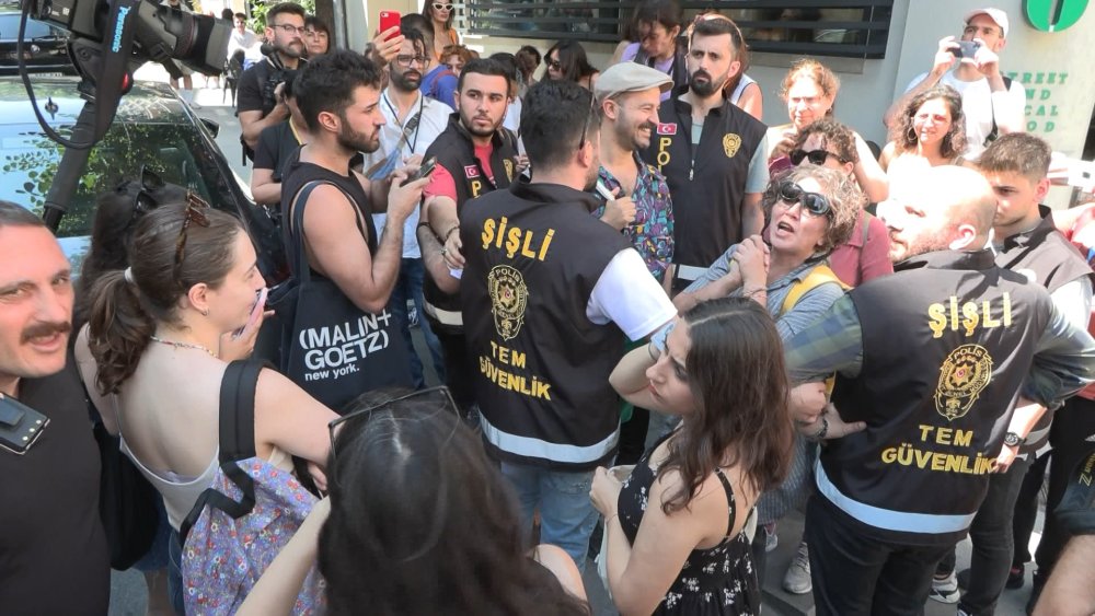 Şişli'de düzenlenen yürüyüşte 2 kişi gözaltına alındı