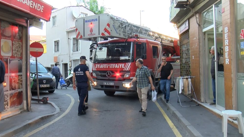 Dar sokaklar itfaiyeye geçit vermedi