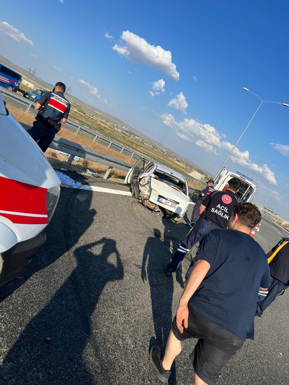 Depremzede aile bayram tatili yolunda kaza yaptı: 1 ölü, 6 yaralı