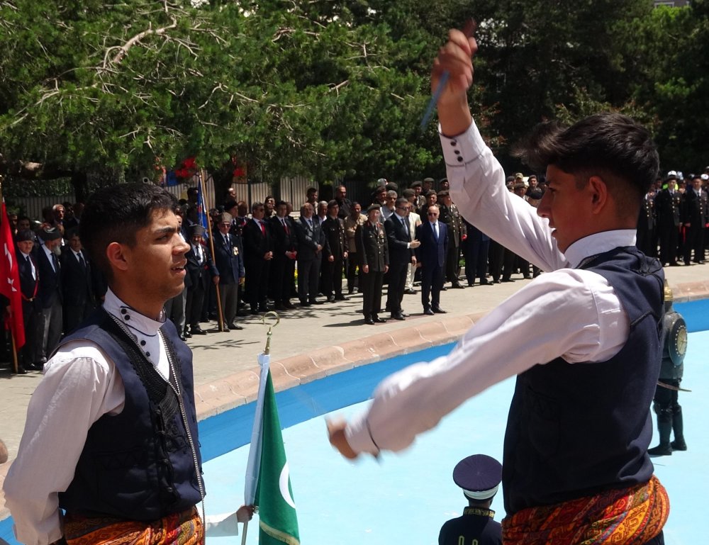 Atatürk'ün Erzurum'a gelişinin 104. yılı kutlandı