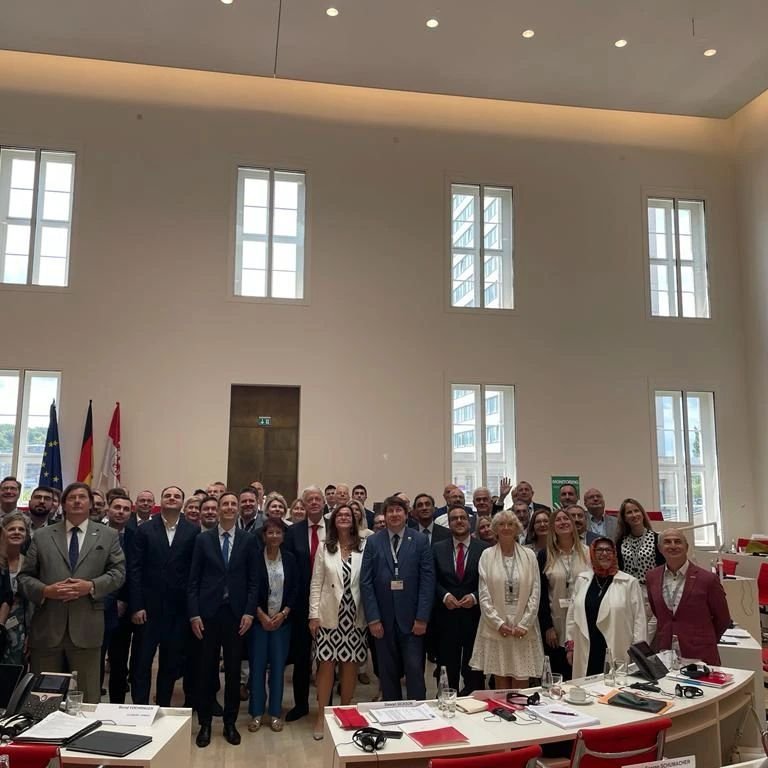 Hakan Akgün, Almanya'daki toplantıda Türkiye temsil etti