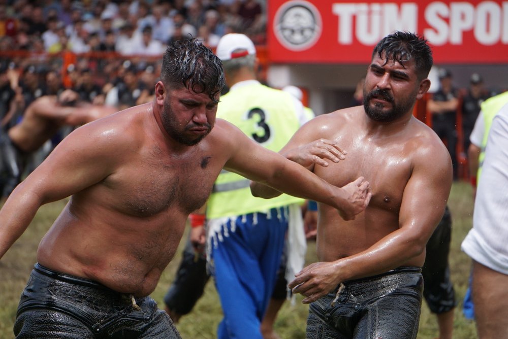 Başpehlivanlık güreşlerinde ilk tur tamamlandı