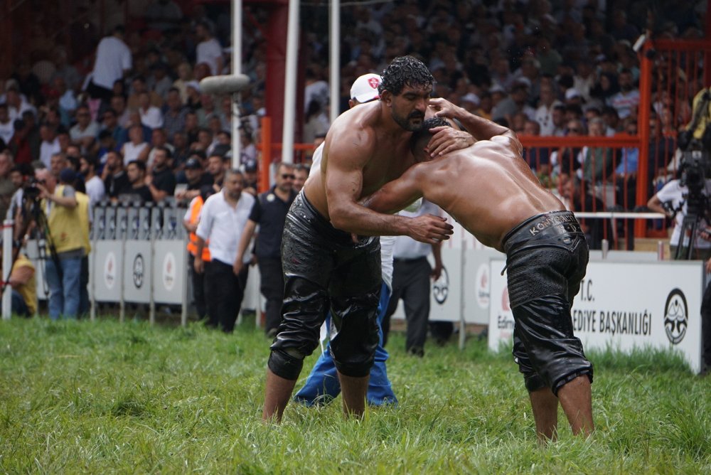 Başpehlivanlık güreşlerinde ilk tur tamamlandı