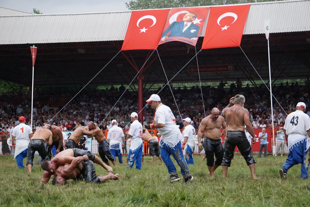 Başpehlivanlık güreşlerinde ilk tur tamamlandı