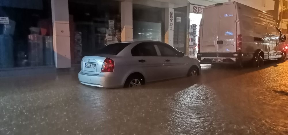 Sahil yolu ulaşıma kapatıldı!