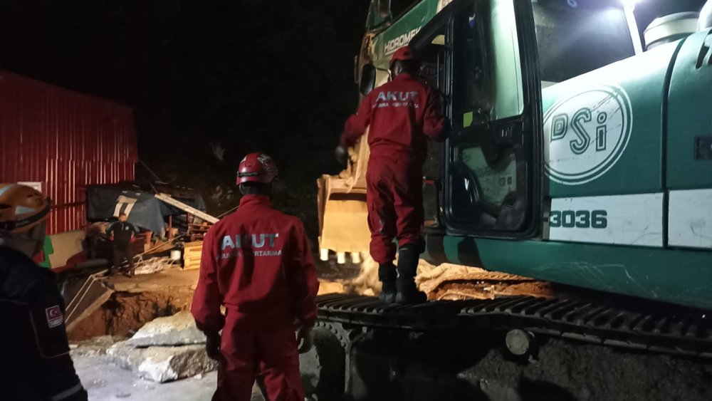 Giresun'da göçük: 2 işçi kurtarıldı, 1 kişi mahsur