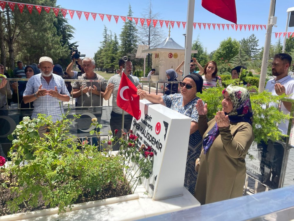 15 Temmuz kahramanı Ömer Halisdemir: Mezarı başında anıldı