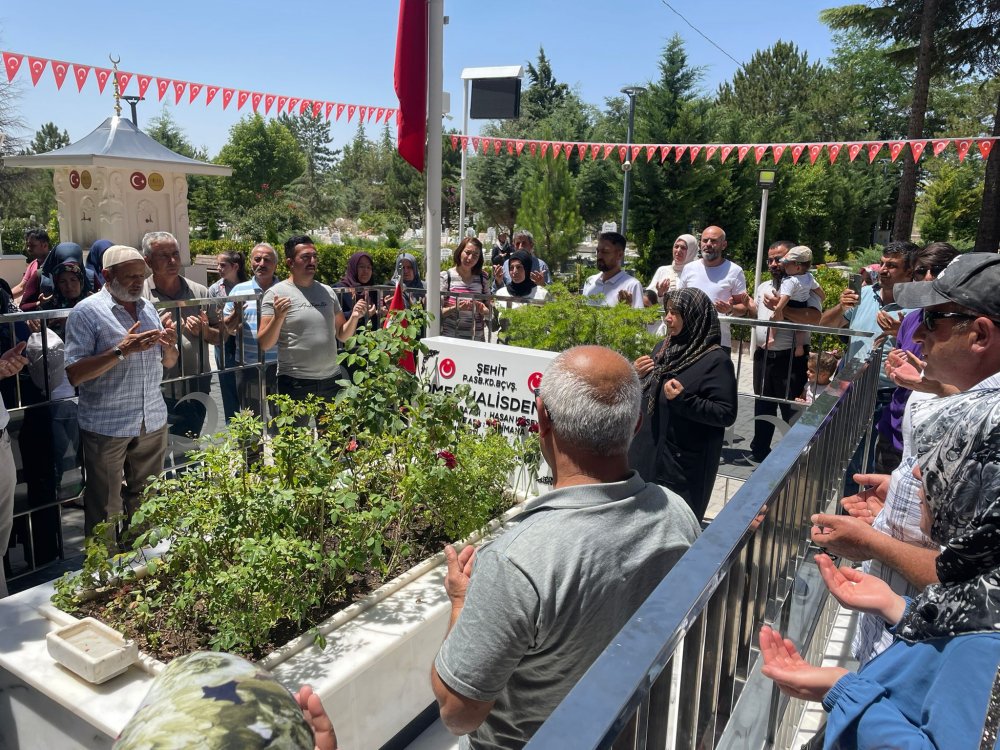 15 Temmuz kahramanı Ömer Halisdemir: Mezarı başında anıldı