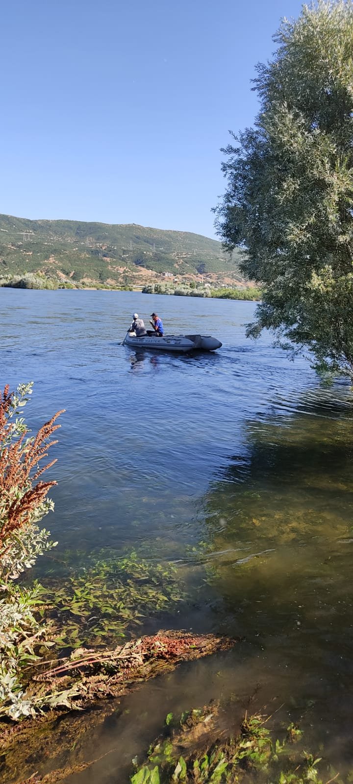 Baraj kapakları açıldı, 3 piknikçi mahsur kaldı