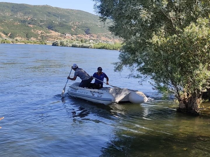 Baraj kapakları açıldı, 3 piknikçi mahsur kaldı