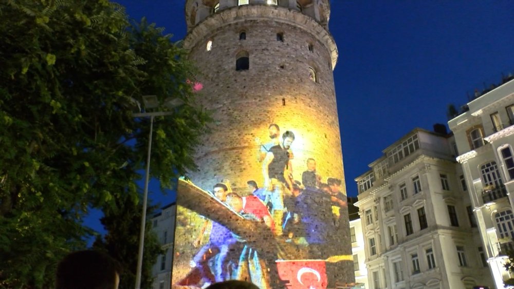 Galata Kulesi 15 Temmuz şehitleri ile anıldı