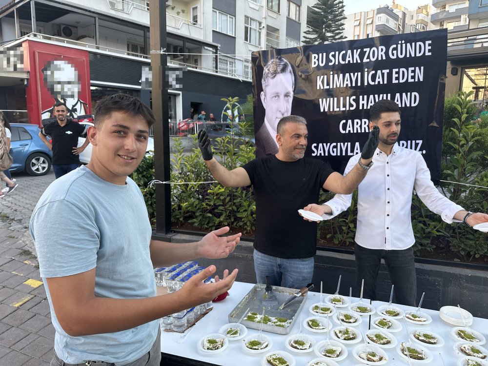 Adana'da klimanın mucidi anısına tatlı dağıtıldı!