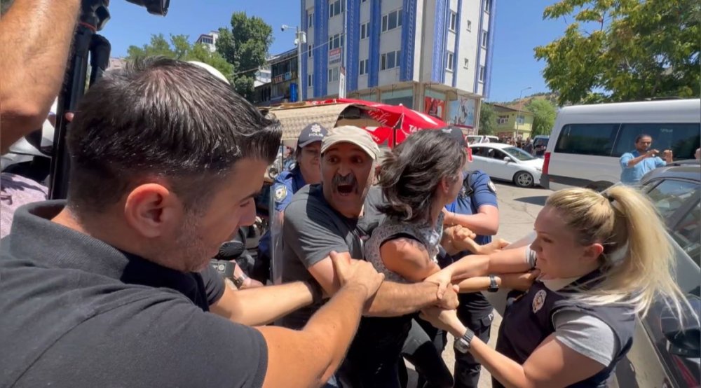 Cumartesi Anneleri'ne destek amacıyla toplananlara polis müdahalesi: 6 kişi gözaltında