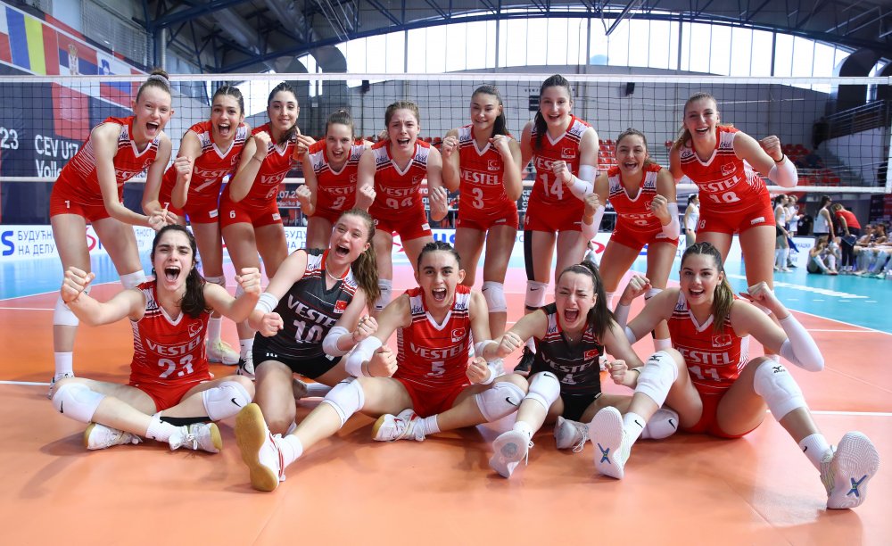 U17 Kız Voleybol Milli Takımı finalde