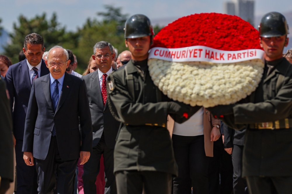 Kılıçdaroğlu, Anıtkabir'i ziyaret etti