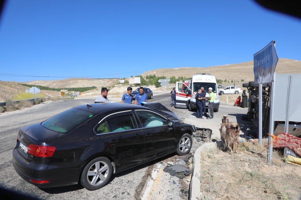 Tarım işçilerini taşıyan minibüs ile otomobil çarpıştı: 9 yaralı