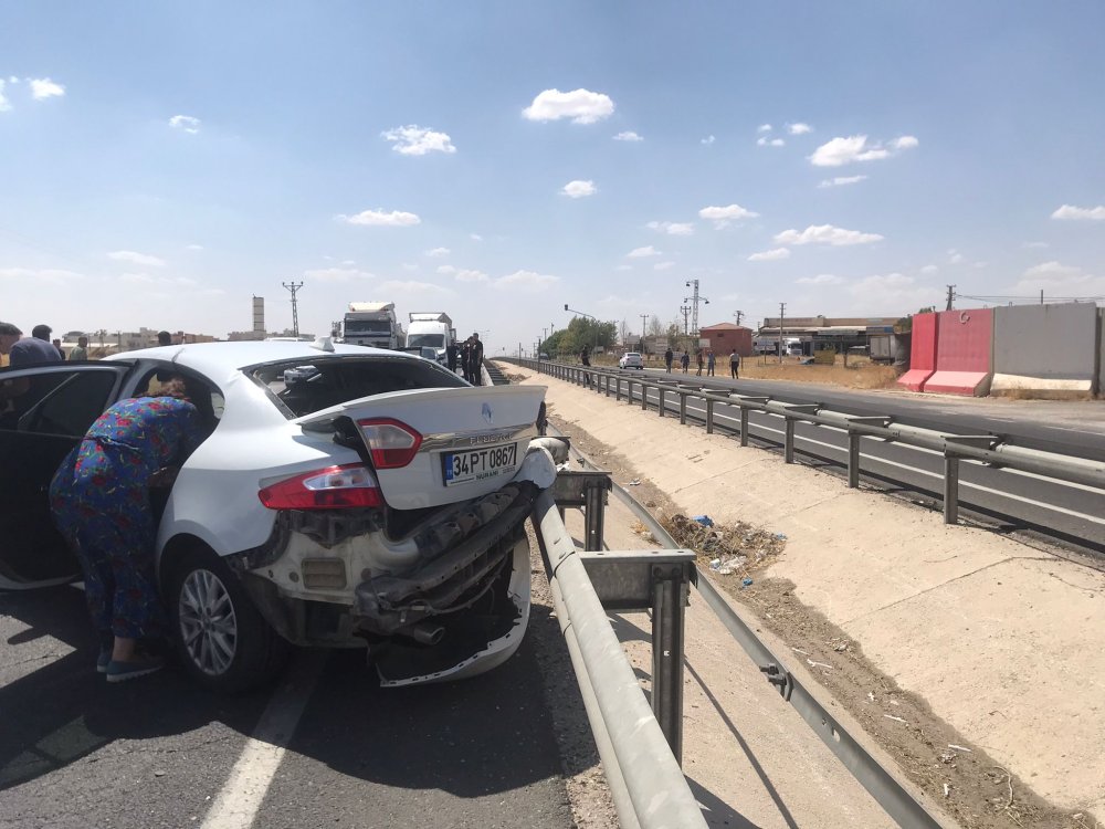 Mardin’de otomobiller çarpıştı: Yeşil Sol Partili vekil yaralandı