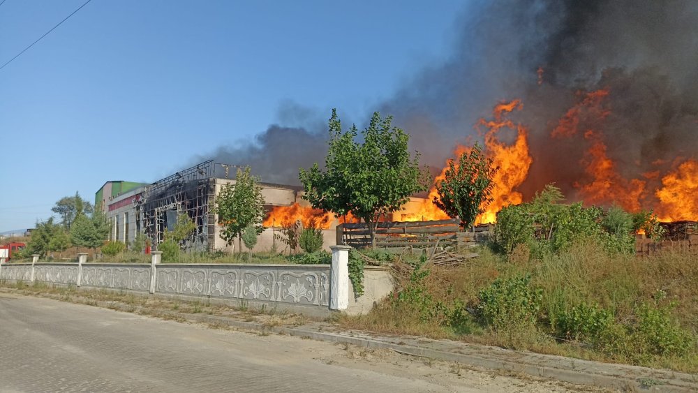 Kastamonu'da fabrika yangını: Müdahale ediliyor