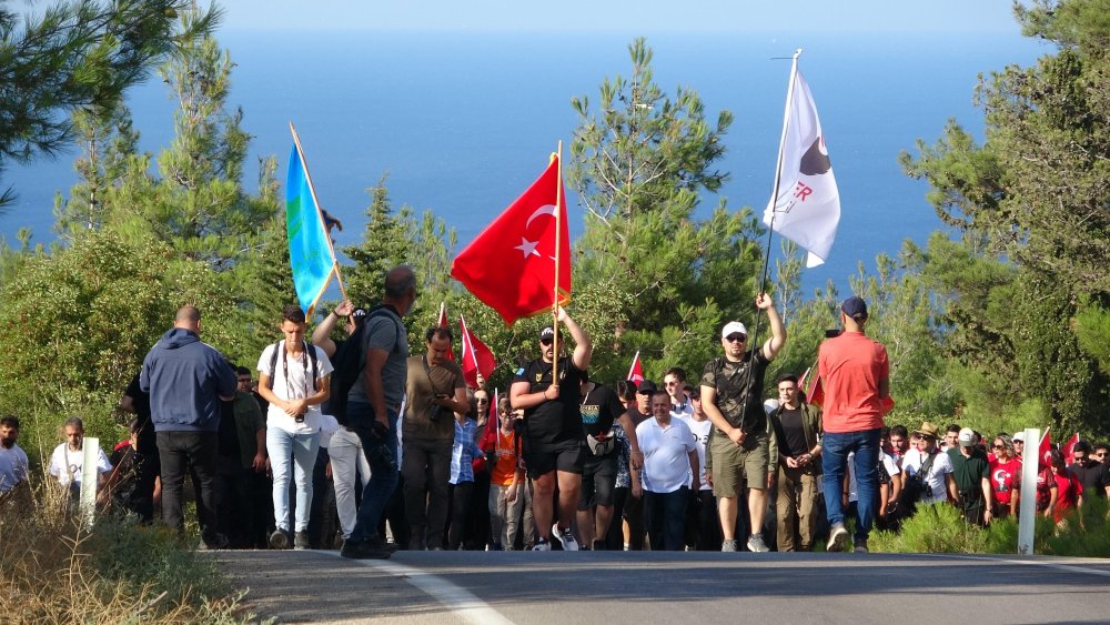 Ümit Özdağ, Çanakkale'de 'Zafer Yürüyüşü'ne katıldı