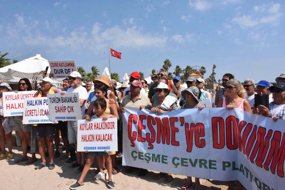 Çeşme'de 'Havlunu al da gel' eylemi: 'Kanun ne bizi ne tabiatı korumuyor'