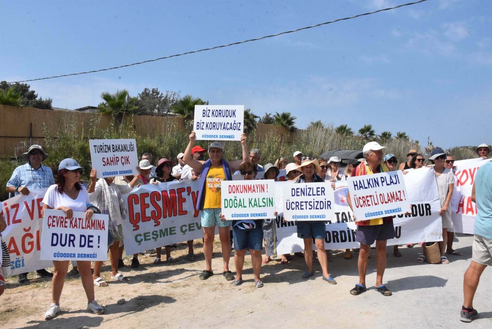 Çeşme'de 'Havlunu al da gel' eylemi: 'Kanun ne bizi ne tabiatı korumuyor'