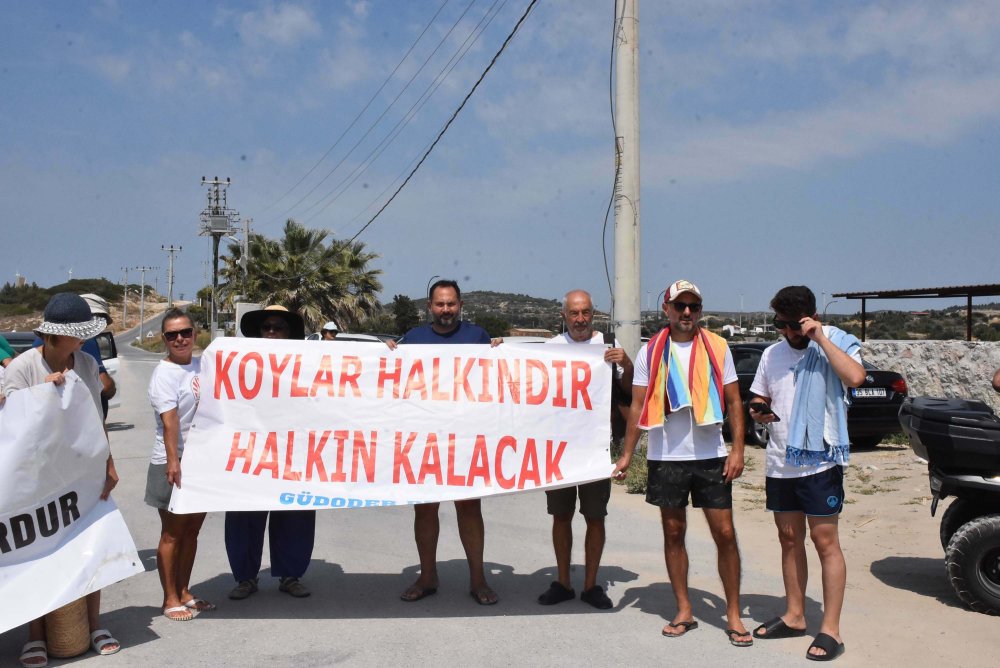 Çeşme'de 'Havlunu al da gel' eylemi: 'Kanun ne bizi ne tabiatı korumuyor'