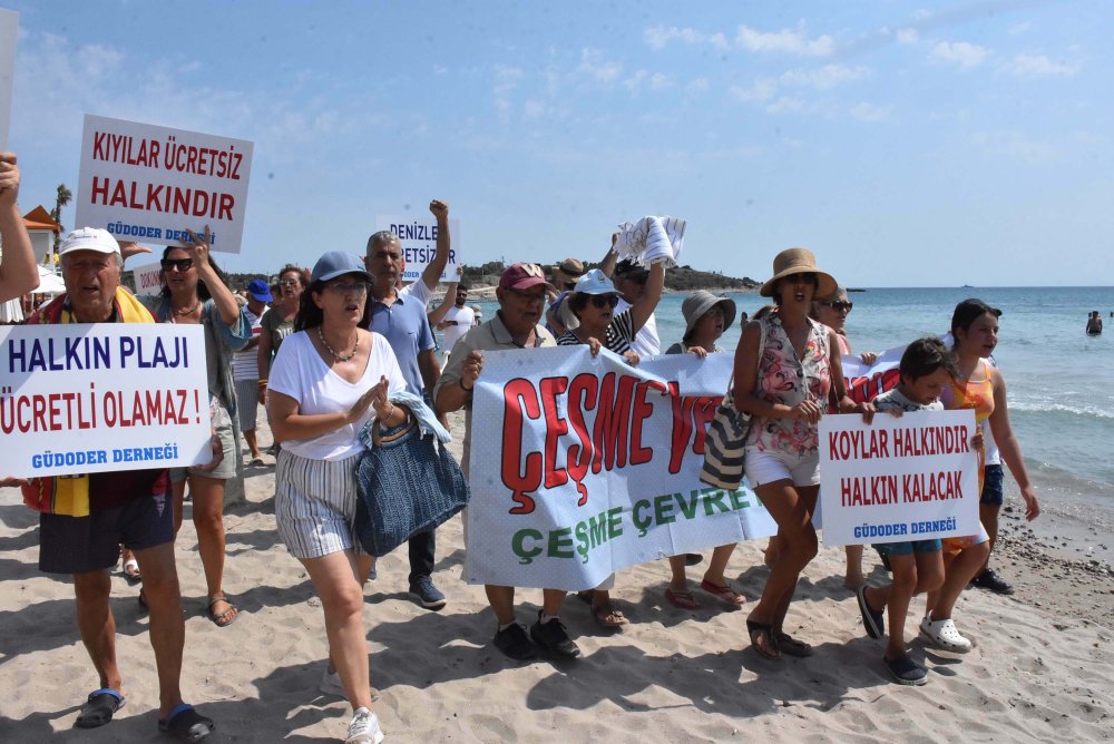 Çeşme'de 'Havlunu al da gel' eylemi: 'Kanun ne bizi ne tabiatı korumuyor'