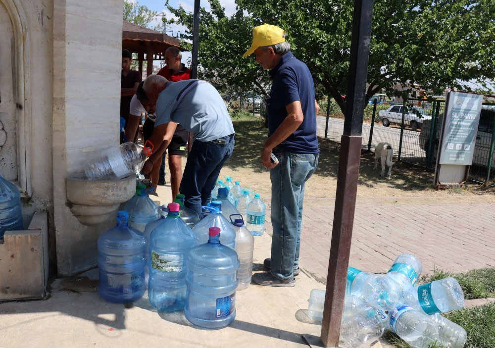 İlçede su sıkıntısı: Çeşmeler ücretli hale getirildi